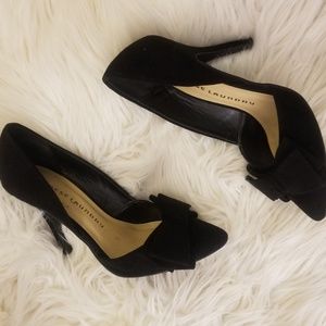 Flirty heels w/ bow!